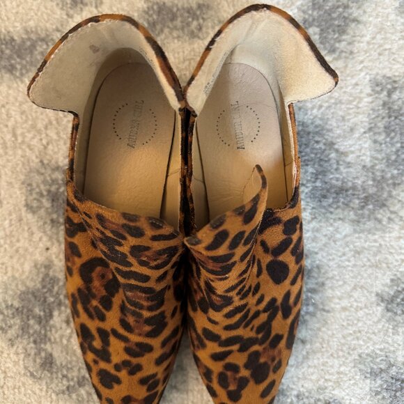 Leopard Print Cut Out Ankle Boot - Picture 4 of 5